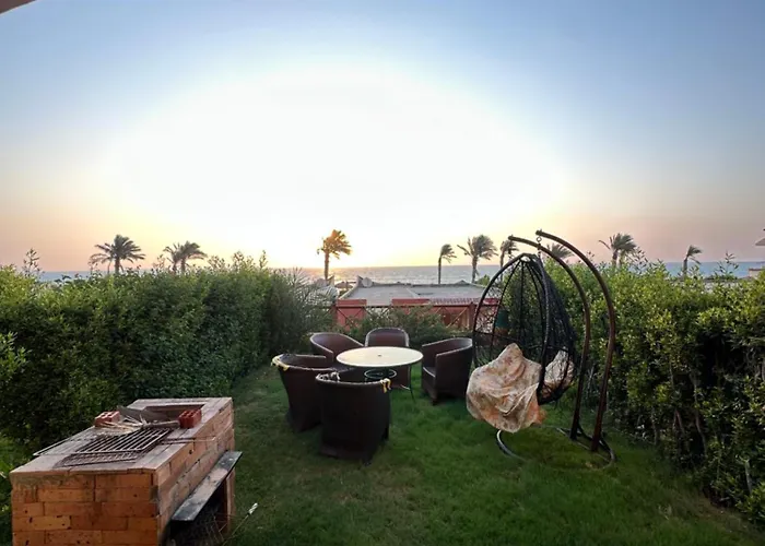 Villa Stand Alone With Pretty Garden Air Conditioned *